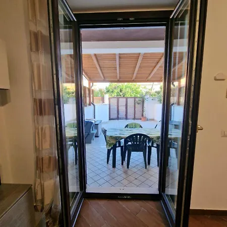 Domus Livio, 7 Min Fco Airport, Free Wifi, Garden Apartment, 2 Tv Hd פיומיצ'ינו