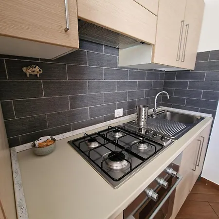 Domus Livio, 7 Min Fco Airport, Free Wifi, Garden Apartment, 2 Tv Hd * פיומיצ'ינו
