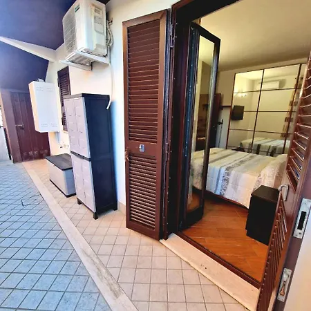 דירה Domus Livio, 7 Min Fco Airport, Free Wifi, Garden Apartment, 2 Tv Hd פיומיצ'ינו