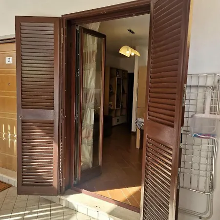 דירה Domus Livio, 7 Min Fco Airport, Free Wifi, Garden Apartment, 2 Tv Hd פיומיצ'ינו