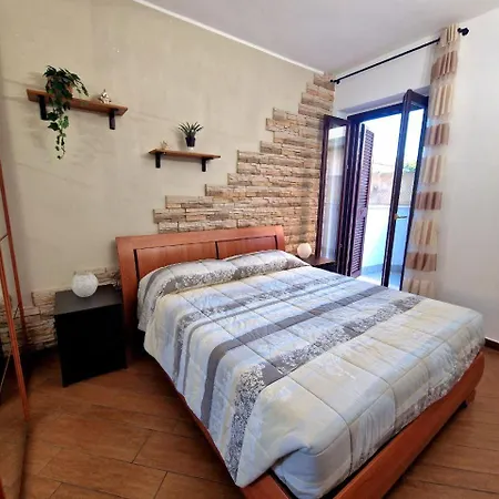 דירה Domus Livio, 7 Min Fco Airport, Free Wifi, Garden Apartment, 2 Tv Hd פיומיצ'ינו