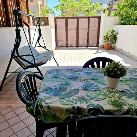 Domus Livio, 7 Min Fco Airport, Free Wifi, Garden Apartment, 2 Tv Hd דירה *