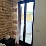 Apartment 7 Min Airport, 15 Min Fiera Di Roma, Wifi, Garden, 2 Tv Hd Fiumicino