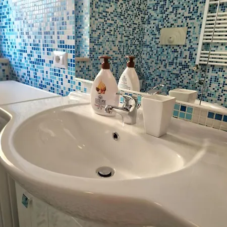 7 Min Airport, 15 Min Fiera Di Roma, Wifi, Garden, 2 Tv Hd *