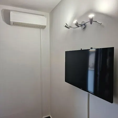 דירה 7 Min Airport, 15 Min Fiera Di Roma, Wifi, Garden, 2 Tv Hd