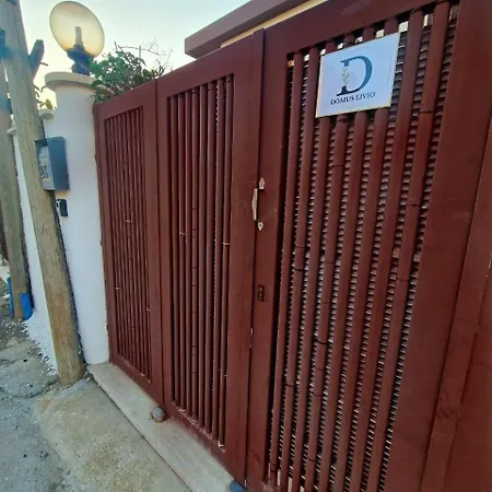 Domus Livio, 7 Min Fco Airport, Free Wifi, Garden Apartment, 2 Tv Hd Appartement Fiumicino