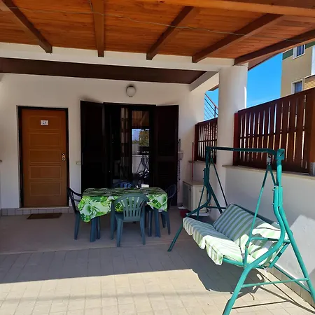דירה 7 Min Airport, 15 Min Fiera Di Roma, Wifi, Garden, 2 Tv Hd